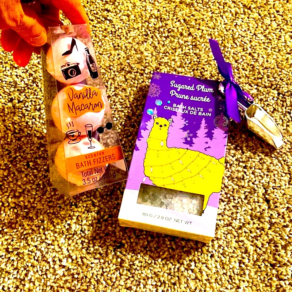 NWT 3 units of vanilla macaron scented bath fizzers and sugar plum bath salts